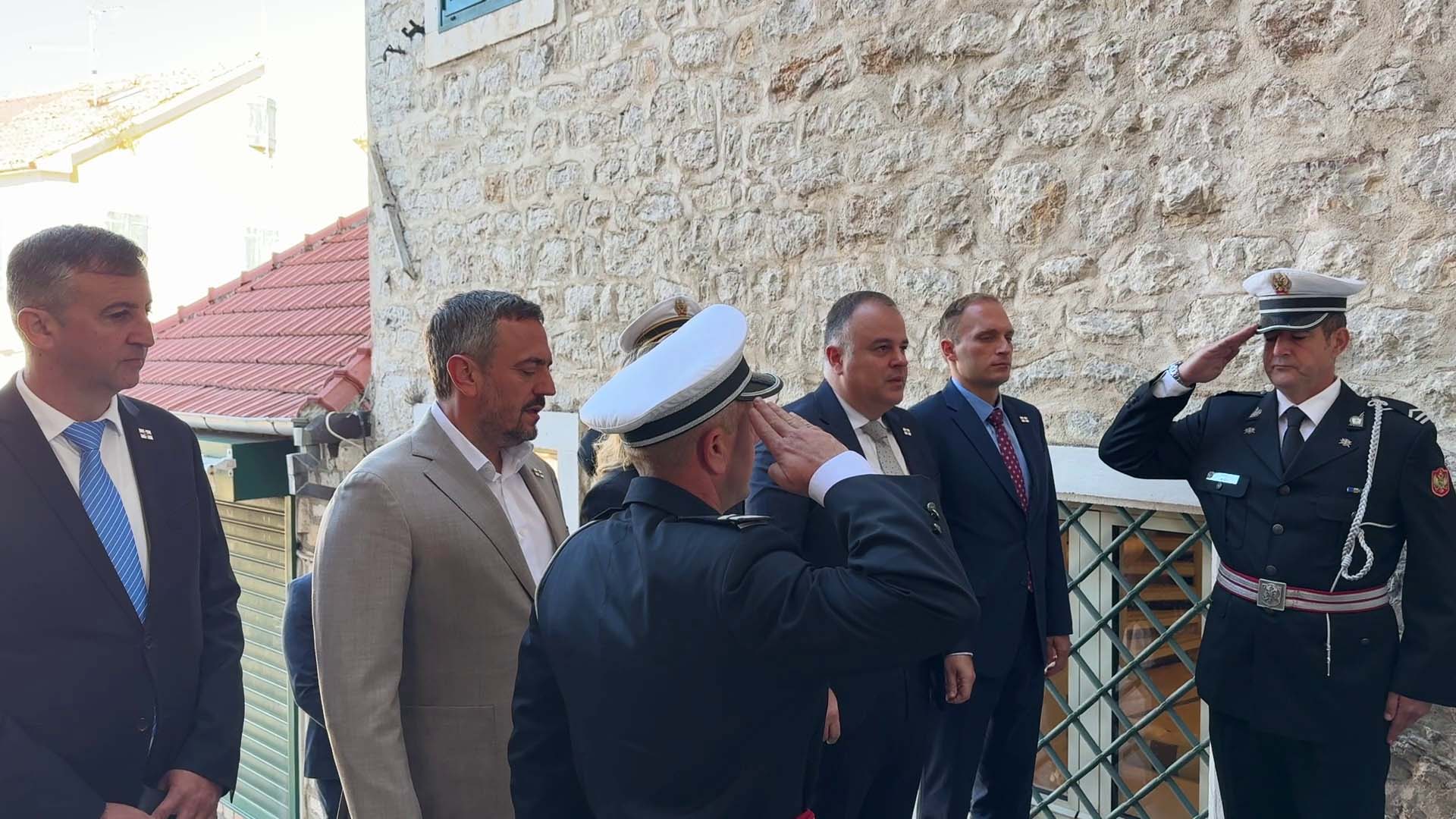 Herceg Novi obilježio 82 godine od oslobođenja: Položeni vijenci na spomen-obilježjima